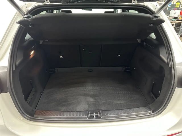 Mercedes-Benz B 200 Progressive Sedan