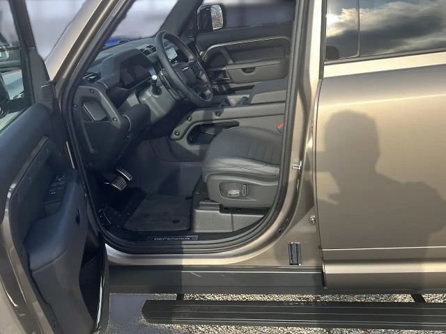 Land Rover Defender 110