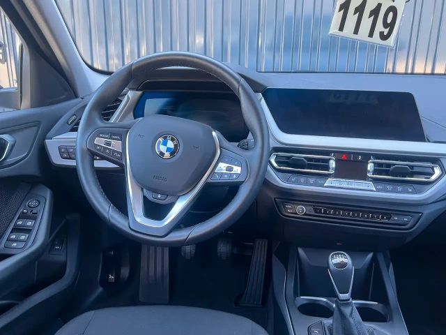 BMW 118 118i 5-deurs Sedan