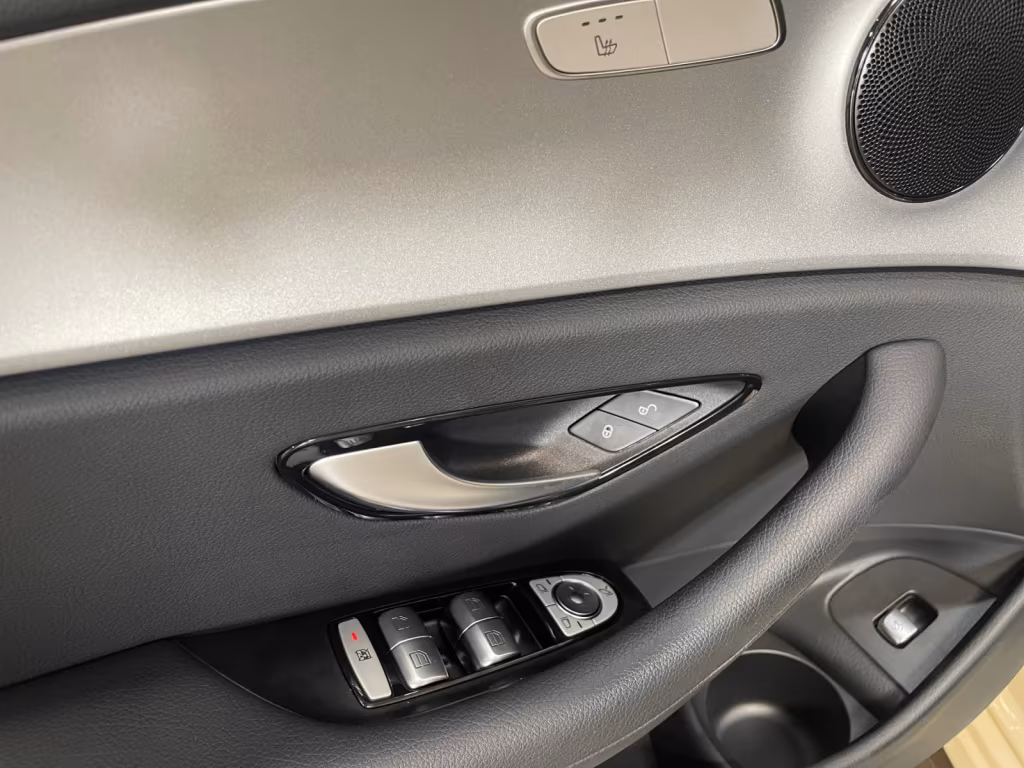 Mercedes-Benz E 220 AVANTGARDE E 220 d Estate