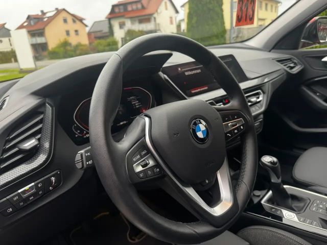 BMW 118 118i Sedan Sport Line