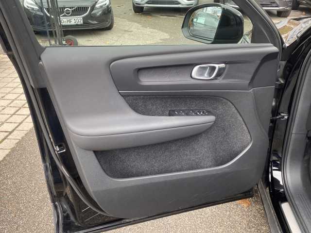 Volvo XC40 XC40 Navi LED Klima Standhzg Einparkhilfe el. Fenster