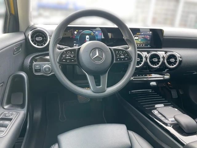 Mercedes-Benz A 200 A 200 d