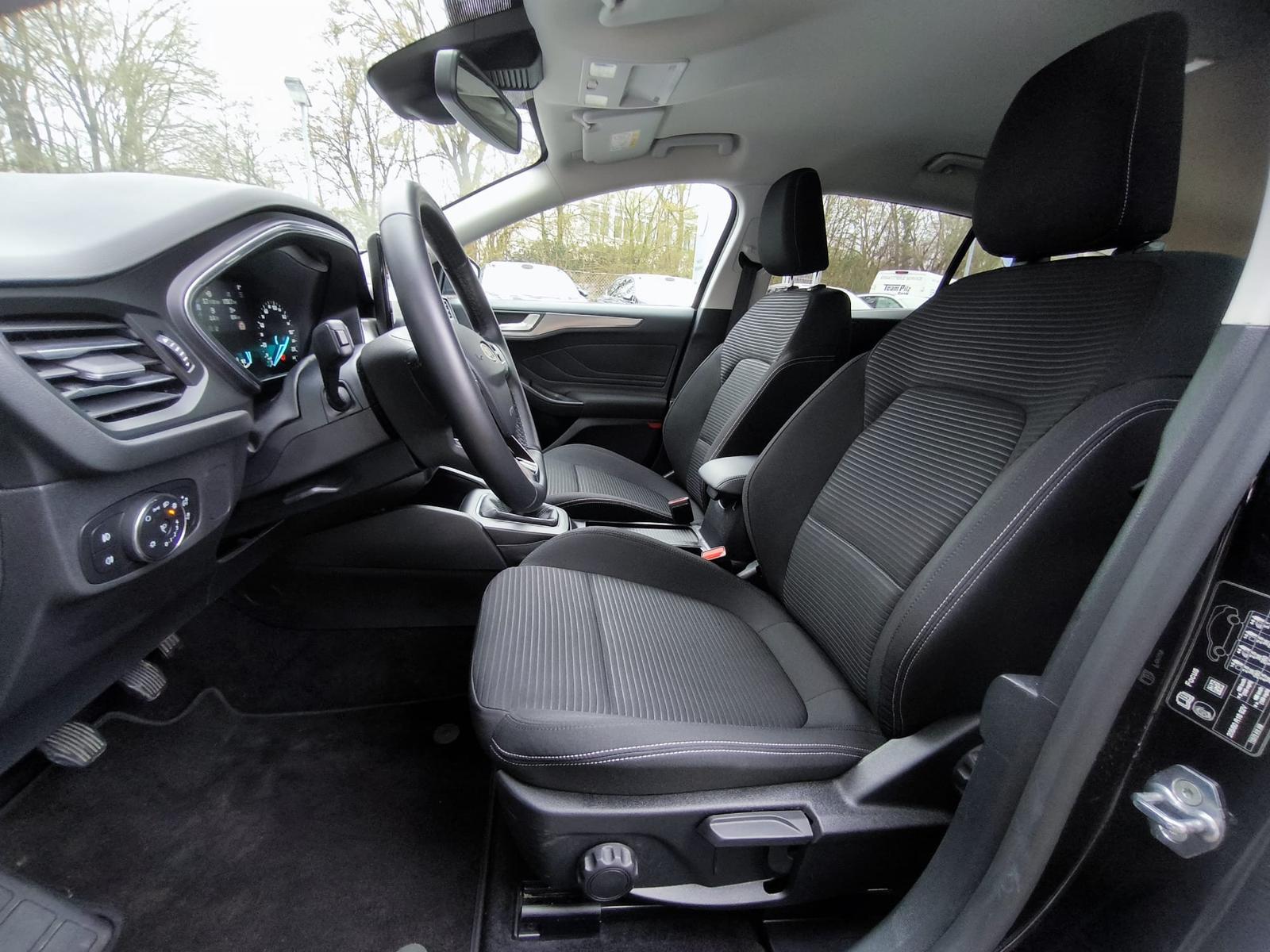 Ford Focus Tur 1.0 Titan >NAVI+LED+SHZ+TEMP+DAB+PDC+