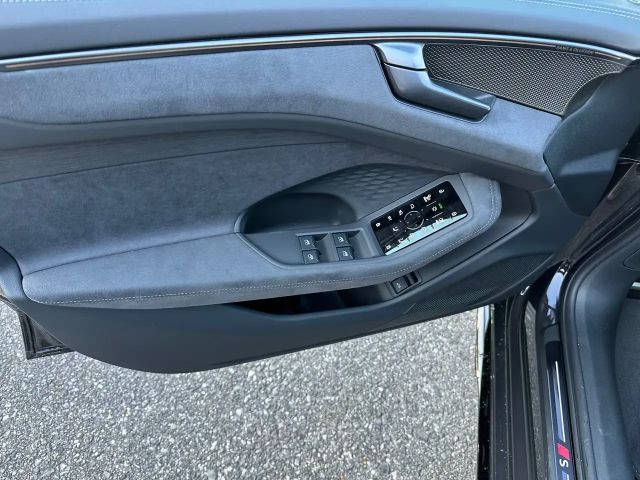 Audi A6 e-tron Quattro