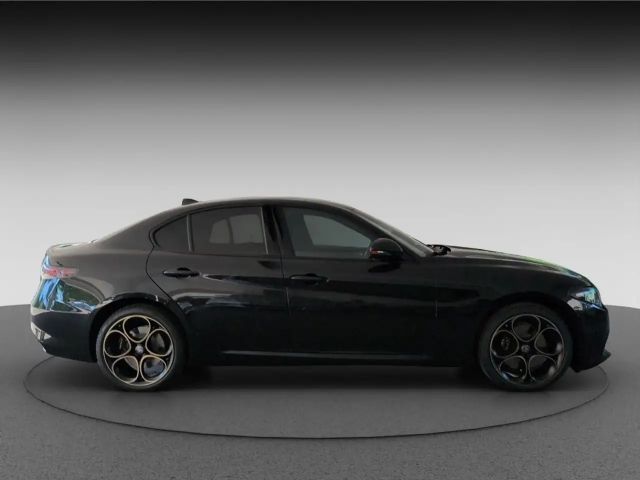 Alfa Romeo Giulia AT8 Q4