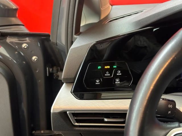 Volkswagen Golf Life Variant