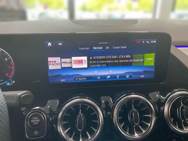 Mercedes-Benz B 220 4MATIC AMG Line Sedan