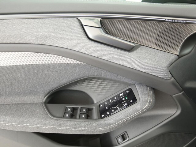 Audi A6 Avant Quattro S-Tronic