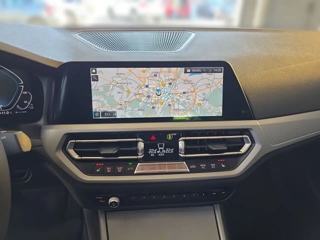 BMW 330 330e Sedan