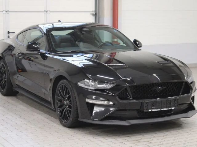 Ford Mustang Fastback GT 5.0 V8