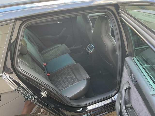 Skoda Superb 2.0 TDI Combi Sportline