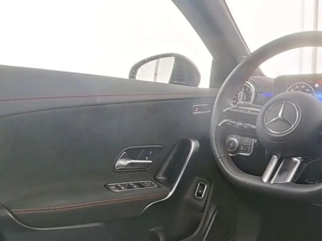 Mercedes-Benz CLA 180 AMG Line Coupé