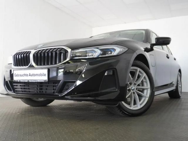 BMW 330 330e Sedan