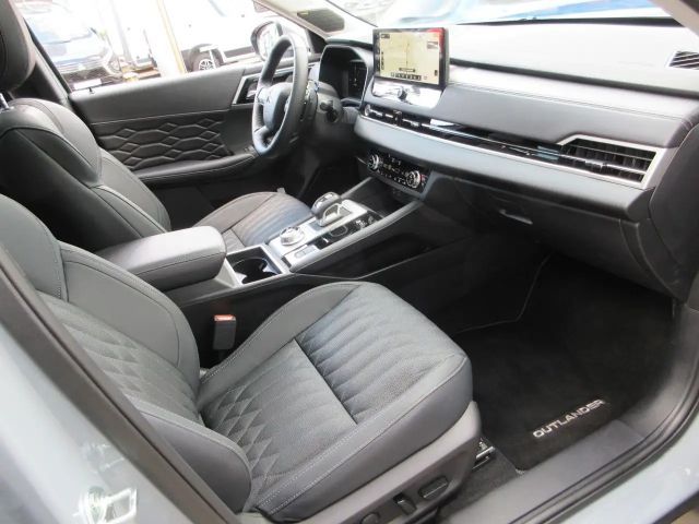 Mitsubishi Outlander Top