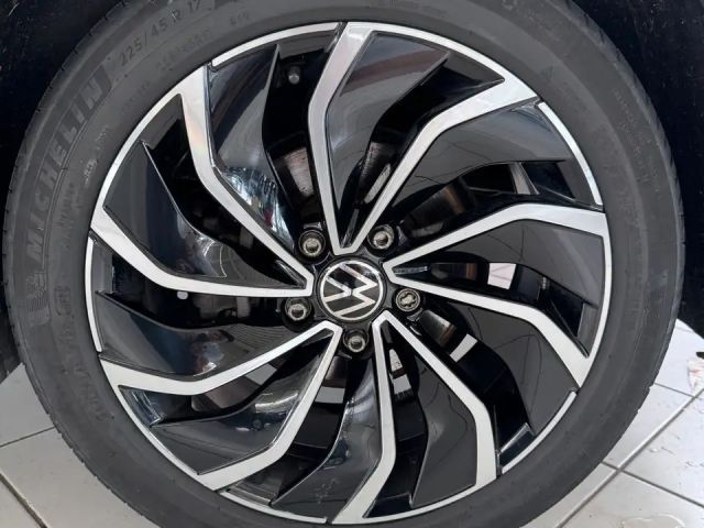 Volkswagen Golf 1.5 eTSI Golf VIII