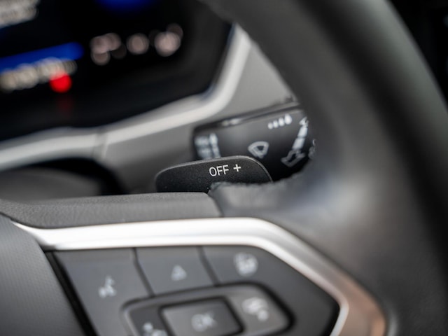 Volkswagen Touran 1.5 TSI DSG ACC FLA KeyLess AkustikGlas