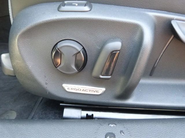 Volkswagen Passat 1.5 eTSI Business Variant