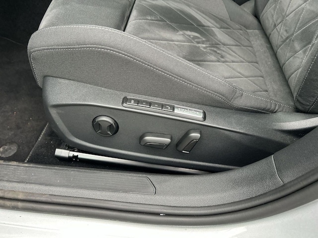 Volkswagen Golf 1.5 eTSI DSG