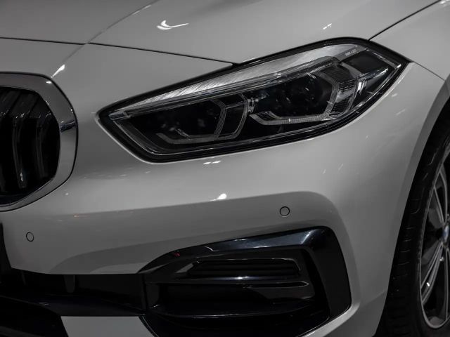BMW 118 118i Sedan Sport Line