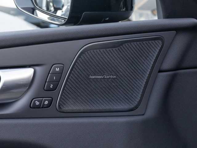 Volvo XC60 AWD Dark Plus