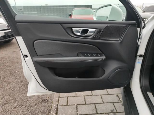 Volvo V60 Cross Country AWD Plus