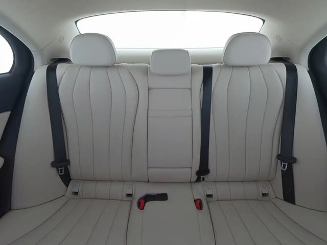 Mercedes-Benz E 200 AVANTGARDE Sedan