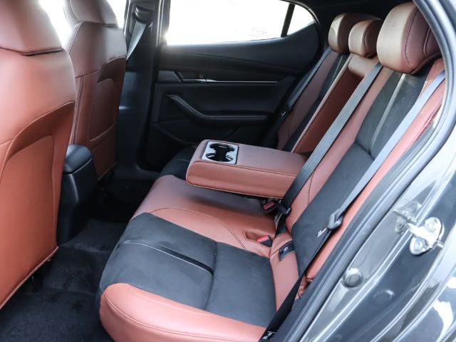 Mazda 3 2.5L SkyActiv e-Skyactiv