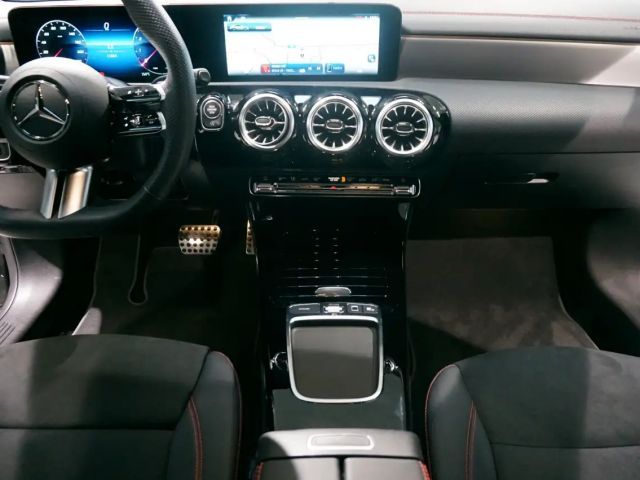 Mercedes-Benz CLA 180 AMG Line Coupé