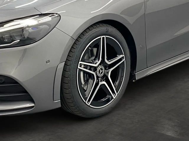 Mercedes-Benz B 200 AMG Line Sedan