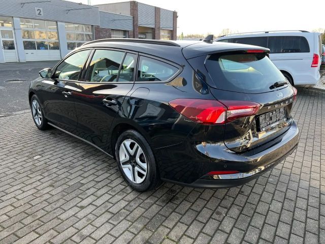 Ford Focus Cool & Connect EcoBoost Wagon
