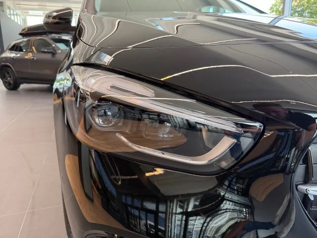 Mercedes-Benz B 180 Sedan