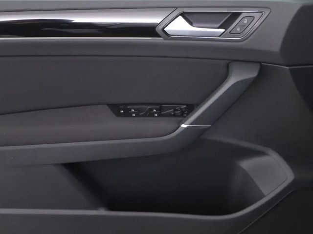 Volkswagen Touran 1.5 TSI DSG R-Line