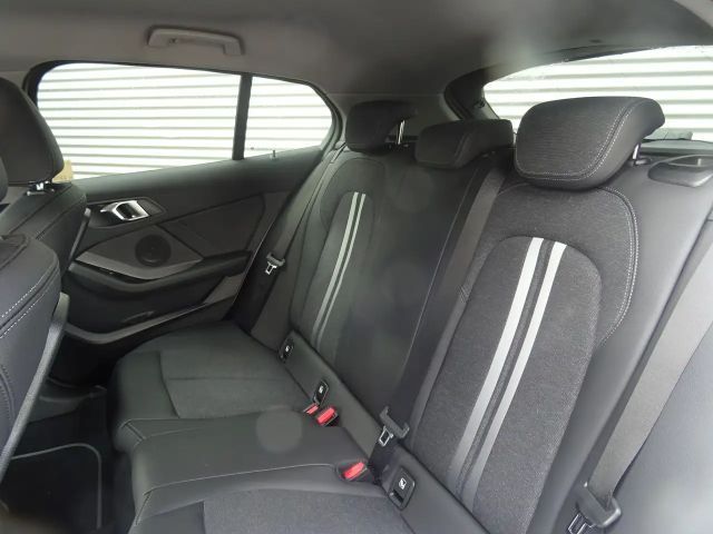 BMW 118 118i Sedan Sport Line