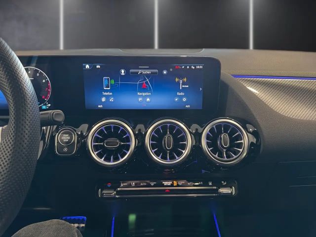 Mercedes-Benz GLA 200 AMG Line