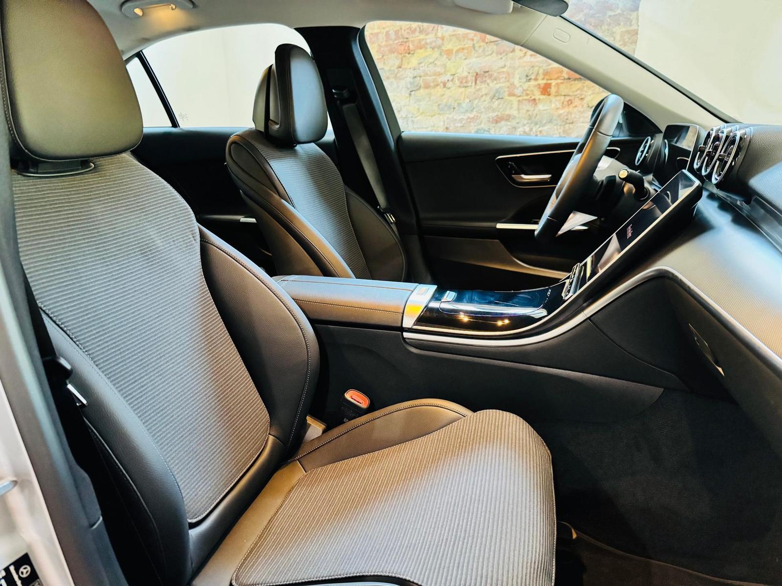 Mercedes-Benz C 200 AVANTGARDE Sedan