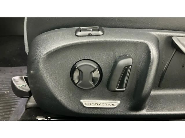 Volkswagen Passat 1.5 eTSI Business Variant