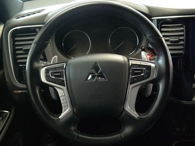 Mitsubishi Outlander +SHZ+STANDHEIZUNG+NAVI+LEDER+LENKRADHEIZ.+