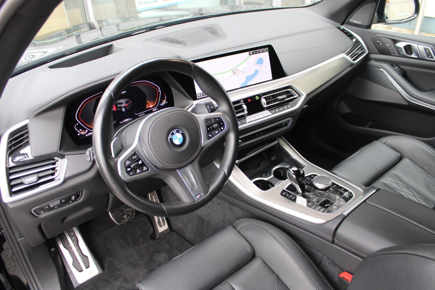 BMW X5 M50i