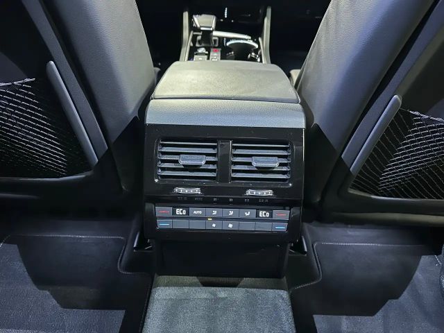 Volkswagen Touareg 4Motion R-Line Style