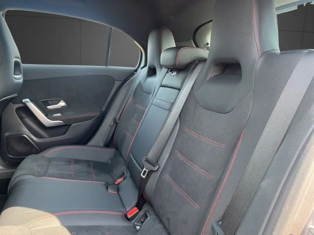 Mercedes-Benz A 180 AMG Line