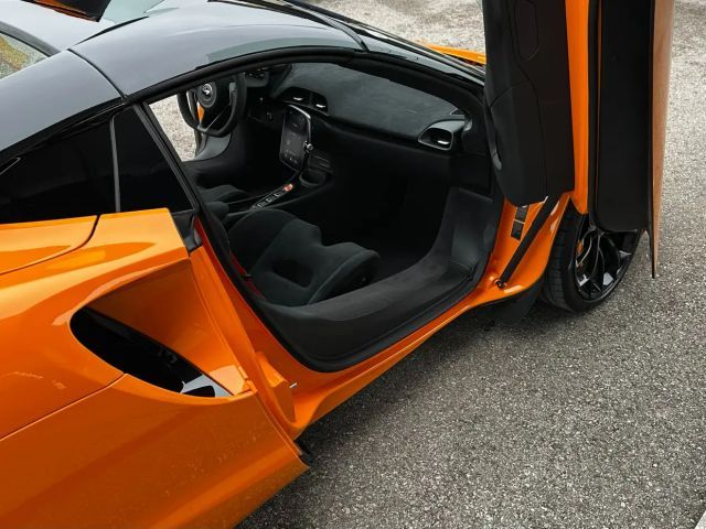 McLaren Artura Spider