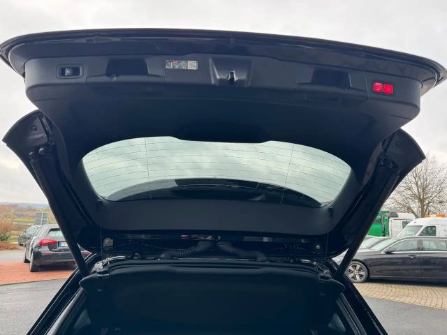 Mercedes-Benz B 200 AMG Line Sedan