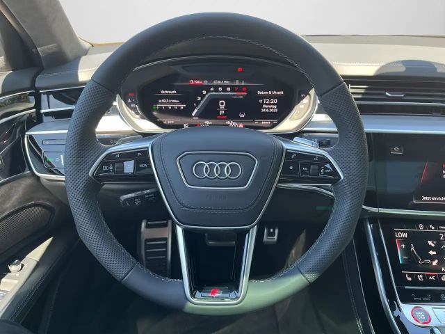 Audi S8 .