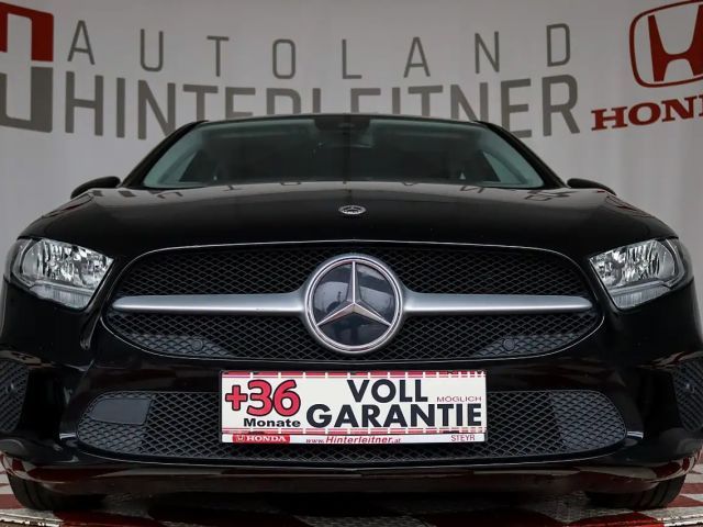 Mercedes-Benz A 180 / NAVI / RÜCKFAHRKAMERA / SITZHEIZUNG