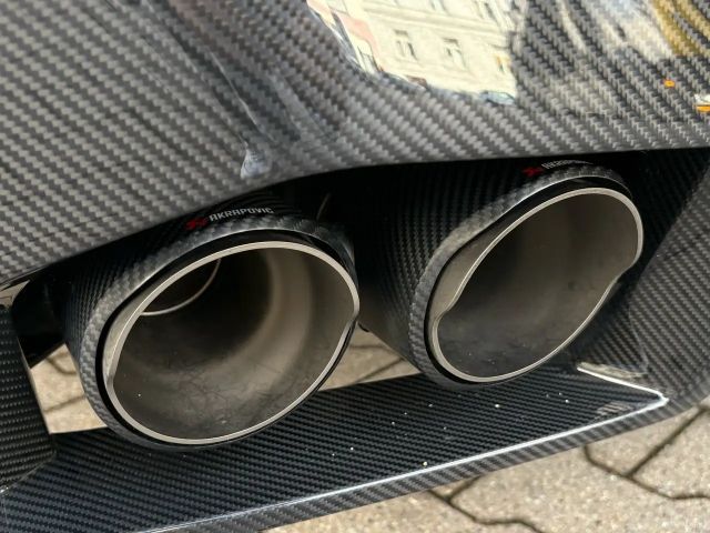 BMW M5 Touring Akrapovic KW V4 M-Performance