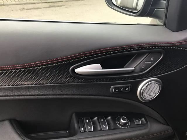 Alfa Romeo Stelvio Q4 Quadrifoglio