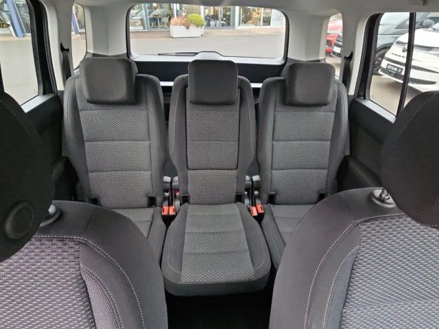 Volkswagen Touran 1.5 TSI DSG IQ.Drive R-Line