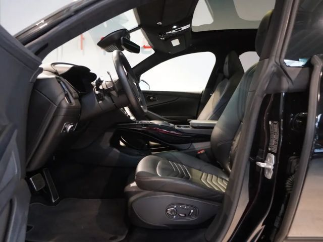 Aston Martin DBX V8