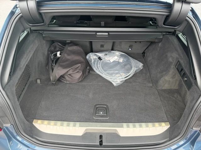 BMW 330 330e M-Sport xDrive